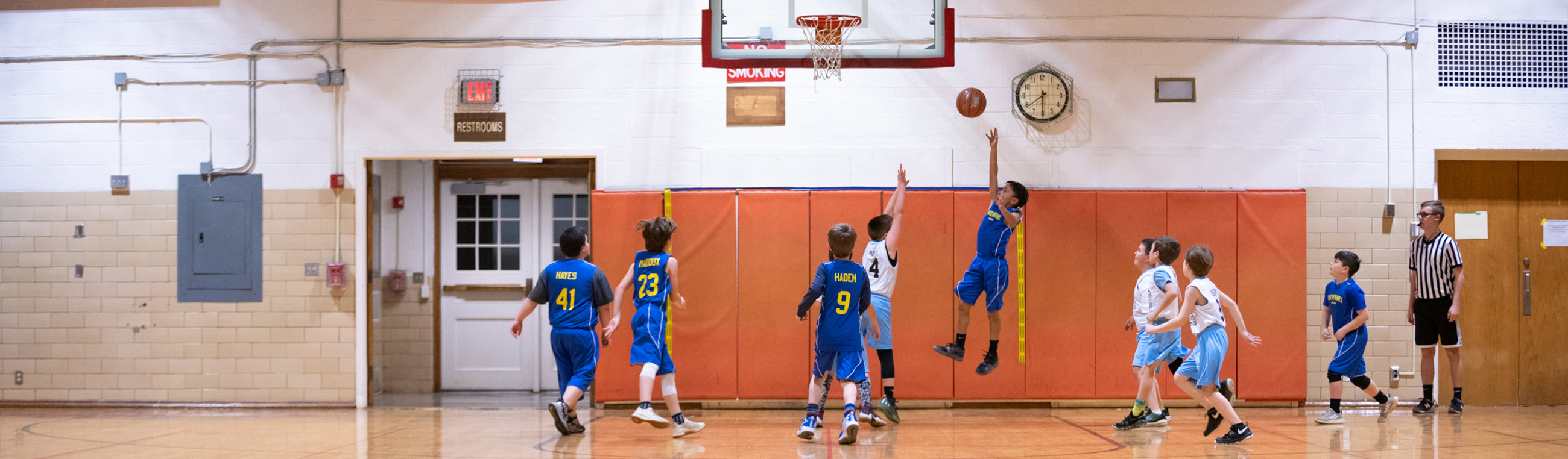 Kids playing youth basketball